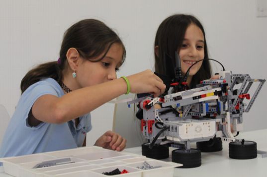 Students building robots